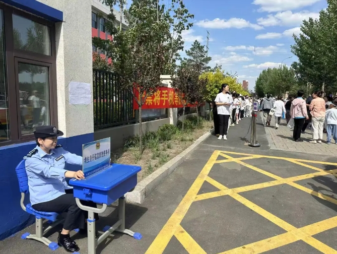 我省各地考生平稳有序查验考场