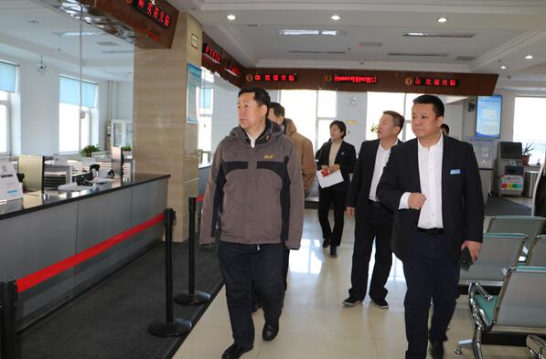 岳强:检查指导春节期间各项工作